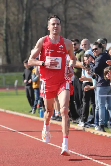 Zieleinlauf beim Marathon in Kandel - Tobias Gröbl 