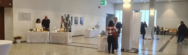 Foyer mit Bücherständen