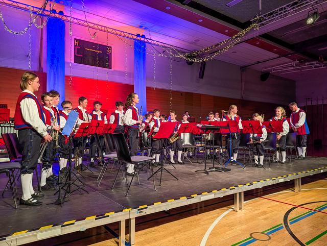 Die A-und B-Orchester der Städtischen Jugenkapelle Friedberg beim Frühjahrskonzert 2026 in der Friedberger Max-Kreitmayr-Halle.
 | Foto: FSeventfoto