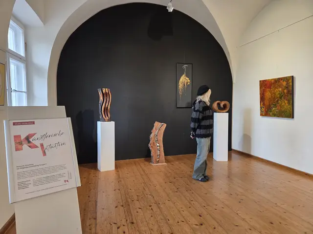 Die Ausstellung "Künstlerische Intuition" im Unteren Schlösschen Bobingen kann bis zum 19. April besucht werden, | Foto: Petra Harenbrock
