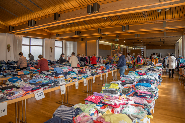25 Jahre Second Hand Markt in Kissing - 2 Mal im Jahr öffnen sich die Türen und die Gäste können hochwertige Kinderkleidung, Marken-Spielzeuge, Spiele, Schuhe und vieles Mehr erwerben. | Foto: FSeventfoto