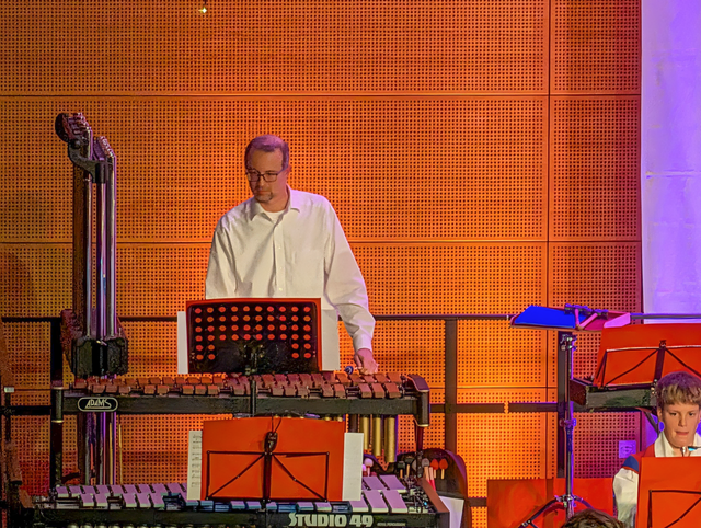 Die A-und B-Orchester der Städtischen Jugenkapelle Friedberg beim Frühjahrskonzert 2026 in der Friedberger Max-Kreitmayr-Halle. | Foto: FSeventfoto