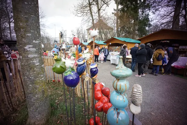 Gut besucht war einmal mehr der Ostermarkt im Sisi-Schloss.  | Foto: Erich Echter