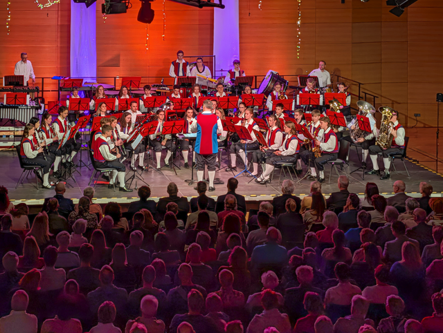 Beeindruckende Leistungen präsentierten die A-und B-Orchester der Städtischen Jugenkapelle Friedberg beim Frühjahrskonzert 2026 in der Friedberger Max-Kreitmayr-Halle. | Foto: FSeventfoto