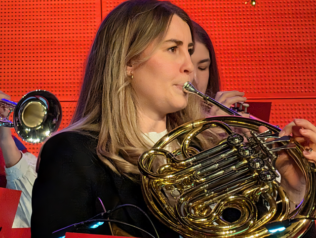 Die A-und B-Orchester der Städtischen Jugenkapelle Friedberg beim Frühjahrskonzert 2026 in der Friedberger Max-Kreitmayr-Halle. | Foto: FSeventfoto