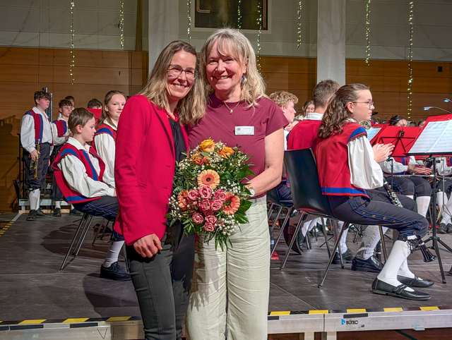Die A-und B-Orchester der Städtischen Jugenkapelle Friedberg beim Frühjahrskonzert 2026 in der Friedberger Max-Kreitmayr-Halle. | Foto: FSeventfoto