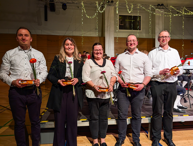 Die A-und B-Orchester der Städtischen Jugenkapelle Friedberg beim Frühjahrskonzert 2026 in der Friedberger Max-Kreitmayr-Halle. | Foto: FSeventfoto