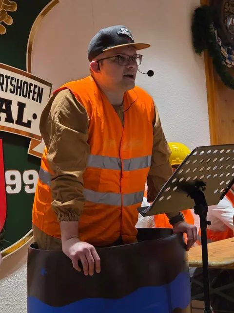 Der Meitinger Bär alias Wolfgang Wagenknecht heuer als Bauarbeiter | Foto: Manuel Neuner