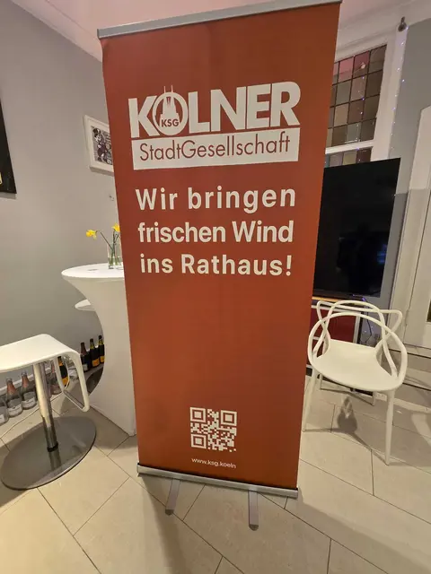 Das neue Banner der KSG mit "frischem Motto". | Foto: Roberto Campione 