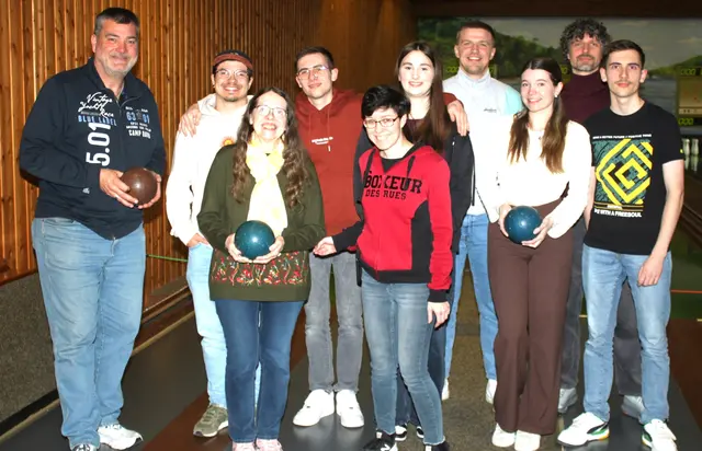 Die Kegelabende des Meitinger Inklusionsbüro erfreuen sich jedes Mal über großen Teilnehmerzuspruch.  | Foto: Peter Heider