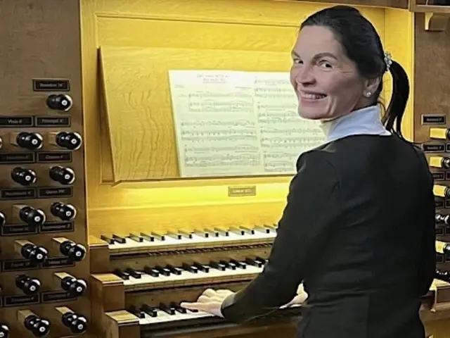Monika Trinkl-Peters spielt auf der Metzler-Orgel der Stadtpfarrkirche St. Jakob Friedberg aus der Interstellar-Suite von Hans Zimmer. 