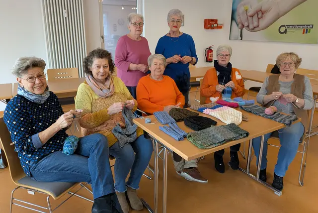 Der Handarbeitsnachmittag für Seniorinnen und Senioren im Generationentreff Stadtbergen. | Foto: Martin Bruckmeier, Stadt Stadtbergen