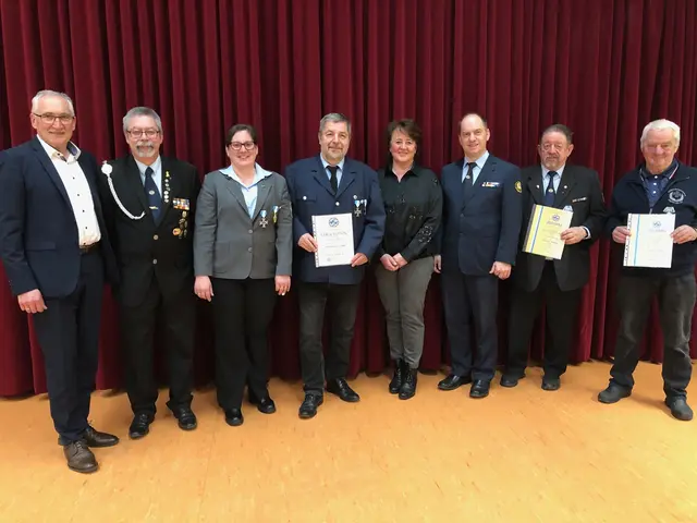 Foto: Gäste und Geehrte v.l.n.r.: Hubert Kraus, Werner Klauer, Silvia Müller, Werner Bäurle, Karina Ruf, Otmar Krumpholz, Werner Hörwig und Alfred Seemüller.