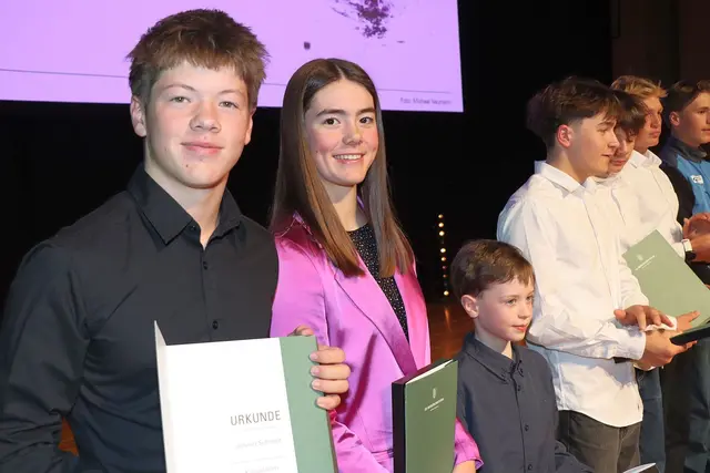links Johann Schmidt neben seiner Schwester Helene | Foto: Marianne Stenglein