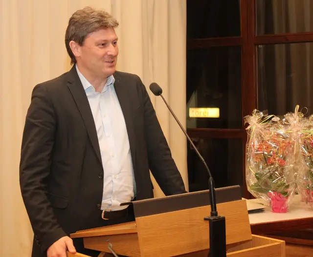 Bürgermeister Michael überbrachte die Grüße der Marktgemeinde Meitingen. | Foto: Peter Heider