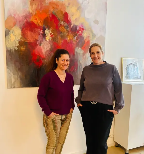 LandsAid-Vorständin Michaela Wiese (links) mit Dr. Isabel Häser, Vizepräsidentin des Lions Club Landsberg am Lech