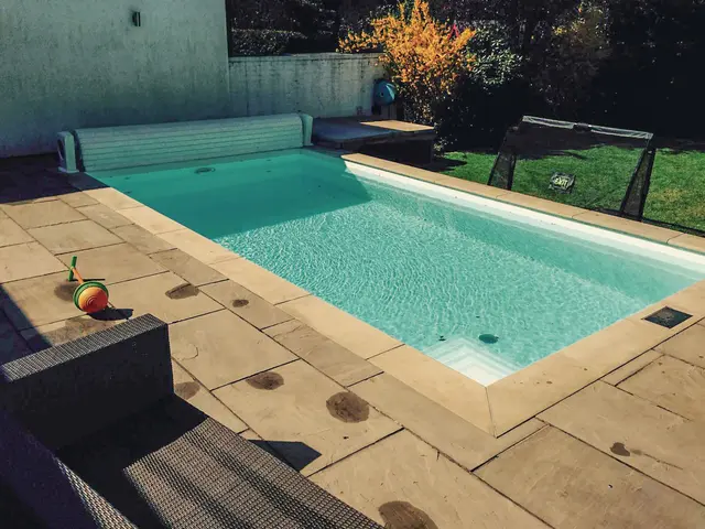 Erst monoton, dann Mosaik 
 | Foto: Weidner Pools/Bundesverband Schwimmbad &amp; Wellness e.V./akz-o