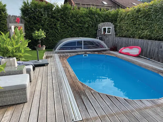 Standard-Becken in einladende Wasser-Terrasse verwandelt  | Foto: Steinbauer/Bundesverband Schwimmbad &amp; Wellness e.V./akz-o