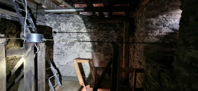 in der Kirchenuhr Etage gehts weiter nach oben über eine Alu Leiter zur Glockenstube