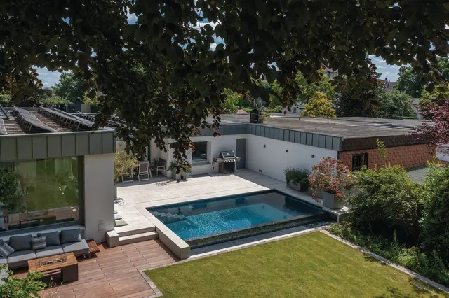Erst monoton, dann Mosaik  | Foto: Weidner Pools/Bundesverband Schwimmbad &amp; Wellness e.V./akz-o