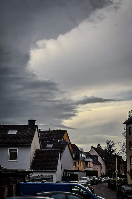 WolkenReich ( Einfach aus dem Fenster heraus fotografiert) 