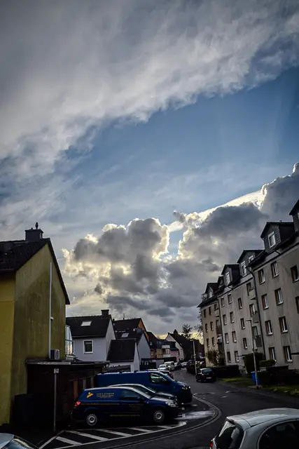 WolkenReich ( Einfach aus dem Fenster heraus fotografiert) 