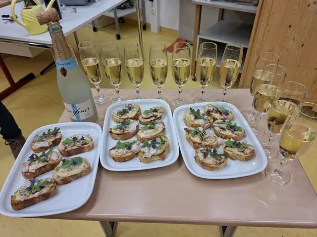 Frexenet 00 und baguette mit Leonardo Speck auf Bohnenpüree. | Foto: Otto Killensberger