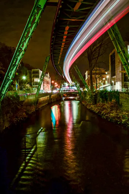 #Memories
Ein Dezemberabend an der Schwebebahn in Wuppertal | Foto: Christoph Niersmann 