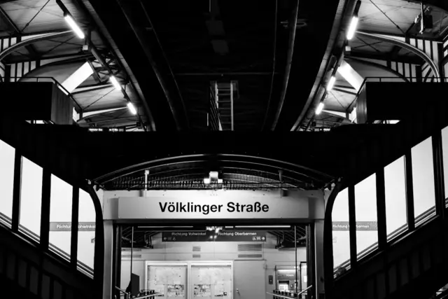 #Memories
Ein Dezemberabend an der Schwebebahn in Wuppertal | Foto: Christoph Niersmann 