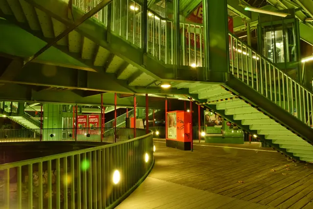 #Memories
Ein Dezemberabend an der Schwebebahn in Wuppertal | Foto: Christoph Niersmann 