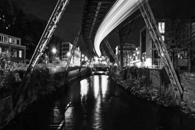 #Memories
Ein Dezemberabend an der Schwebebahn in Wuppertal | Foto: Christoph Niersmann 