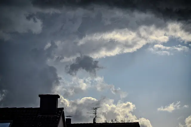 #SpringIsHere2026

Ein ganzer, halber Tag … dem dramatischen Treiben der Wolken zu zusehen | Foto: Christoph Niersmann 