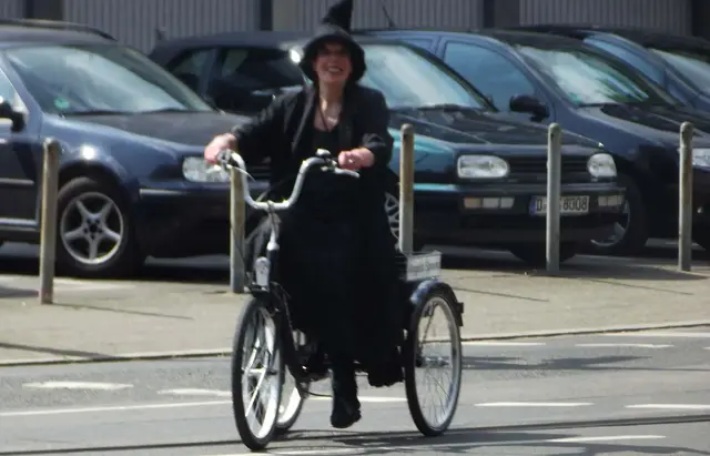 Die "Hexe von der Kö" , alias Angelika Trampier | Foto: Martin Hofer