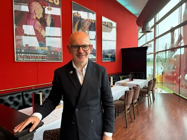Oliver Steier in seinem Element als Theaterleiter | Foto: Roncallis Apollo Varietè