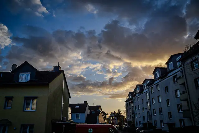 #SpringIsHere2026

Ein ganzer, halber Tag … dem dramatischen Treiben der Wolken zu zusehen | Foto: Christoph Niersmann 