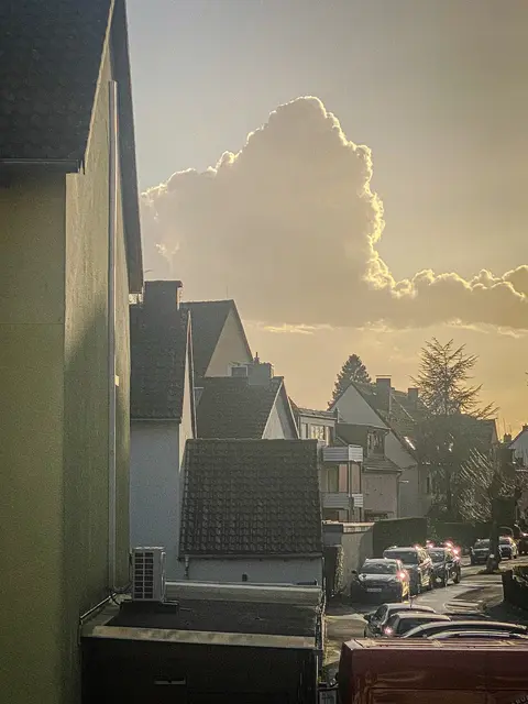 #SpringIsHere2026

Ein ganzer, halber Tag … dem dramatischen Treiben der Wolken zu zusehen | Foto: Christoph Niersmann 