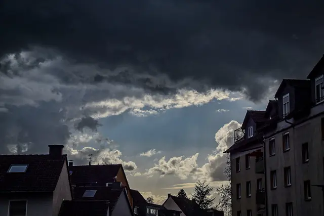 #SpringIsHere2026

Ein ganzer, halber Tag … dem dramatischen Treiben der Wolken zu zusehen | Foto: Christoph Niersmann 