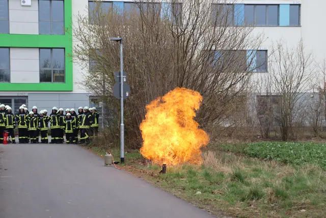 Ausbildung: Wirkung der Explosion einer Spraydose