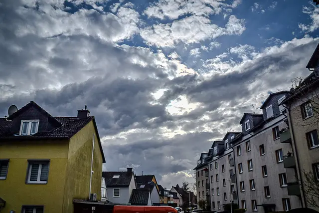 #SpringIsHere2026

Ein ganzer, halber Tag … dem dramatischen Treiben der Wolken zu zusehen | Foto: Christoph Niersmann 