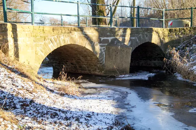die alte Einebrücke im Winter