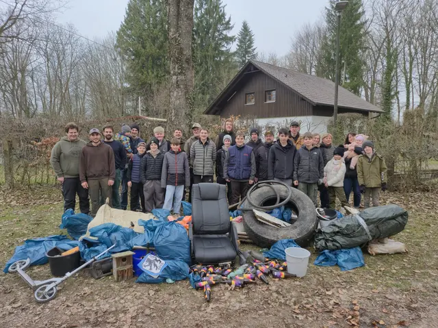 Die Meitinger Fischerjugend und der gefundene Müll. | Foto: Johannes Glas