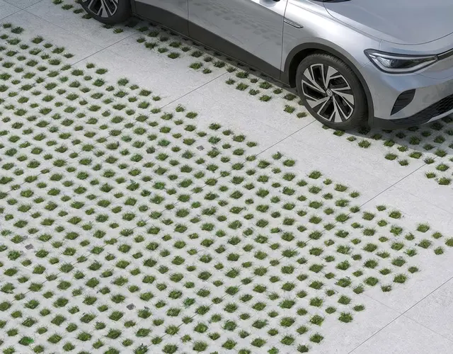 Bei fachgerechter Verlegung sind die Platten sicher begeh- und befahrbar und Regenwasser kann schnell abfließen.  | Foto: HLC/KOLL Steine