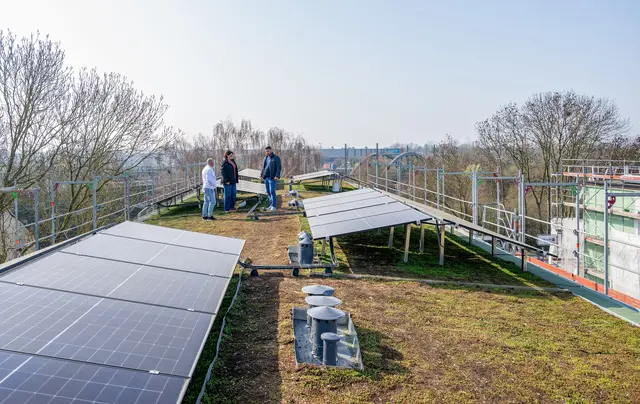 Die Photovoltaikanlage in der Senator-Paulmann-Straße liefert klimafreundlichen Solarstrom und unterstützt eine nachhaltige Energieversorgung im Quartier. | Foto: Vonovia/Björn Hake