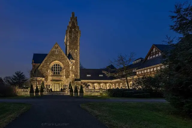 Die Kapelle auf dem Südfriedhof in Düsseldorf. Hier finden die Trauerfeiern statt. | Foto: Frank Laumen