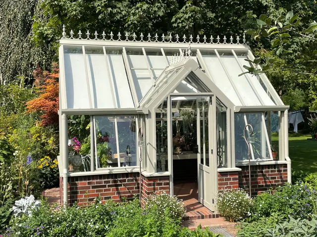 Gewächshäuser im viktorianischen Stil: Sie führen die große Tradition der britischen Gartenkultur des 19. Jahrhunderts fort. | Foto: DJD/Burford the British Style