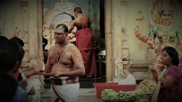 Im Hindu-Tempel, Little India Singapur