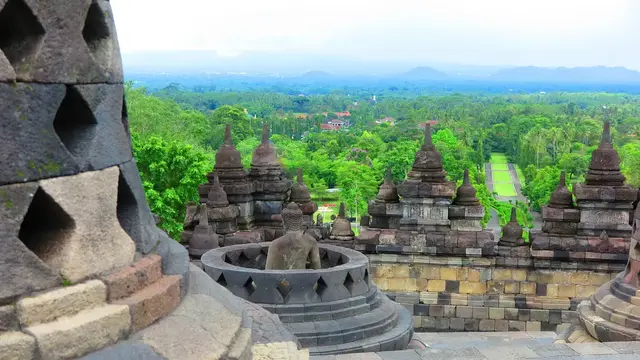 Buddhistische Stupa, welche den Buddha und seine Lehre den Dharma symbolisiert
