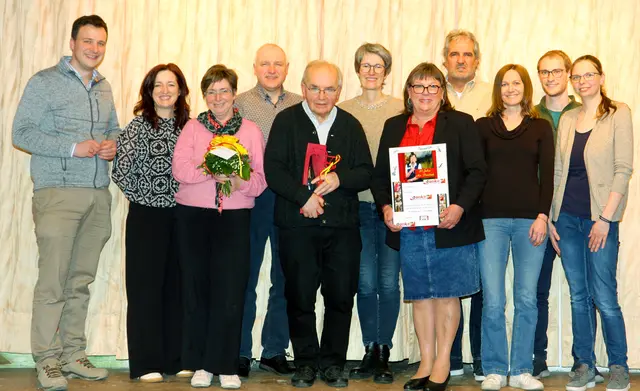 (v.l.n.r): Florian Weishaupt, Stefanie Behringer, Regina Zahn, Martin Schmid, Josef Gogl, Susanne Sieber, Claudia Wagner, Peter Heinrich, Heidi Bartl, Benedikt Mayer, Monika Klügl | Foto: Oliver Schneider