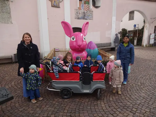 Natürlich wurde der Osterhase Rosalie immer wieder in der Stadt gesucht, bis er endlich da war. | Foto: Katrin Hellekamp