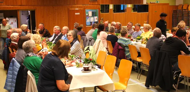 Voll besetzt war die Erlinger Sporthalle bei der Jahreshauptversammlung des örtlichen Obst- und Gartenbauvereins. | Foto: Peter Heider